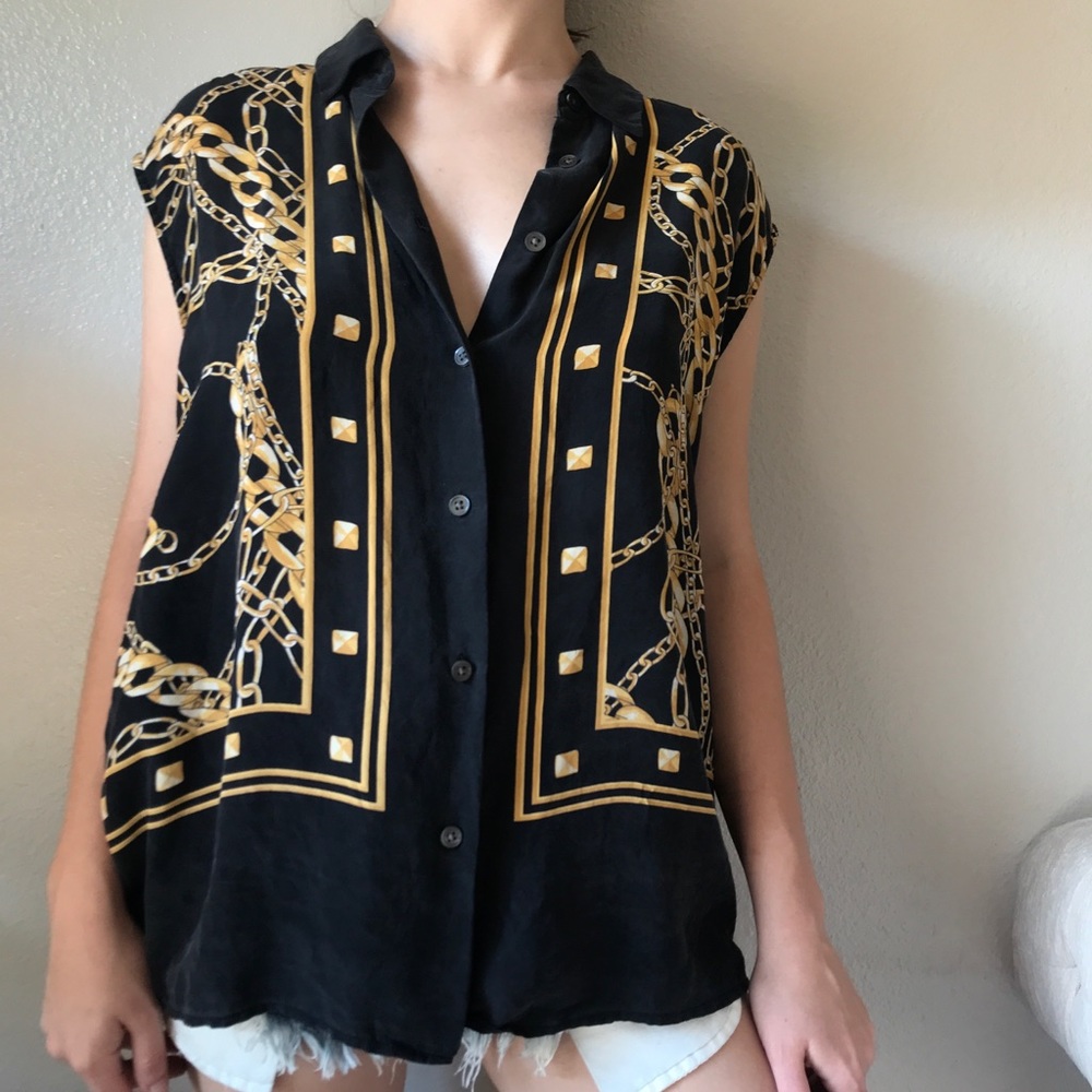 Equipment sleeveless blouse